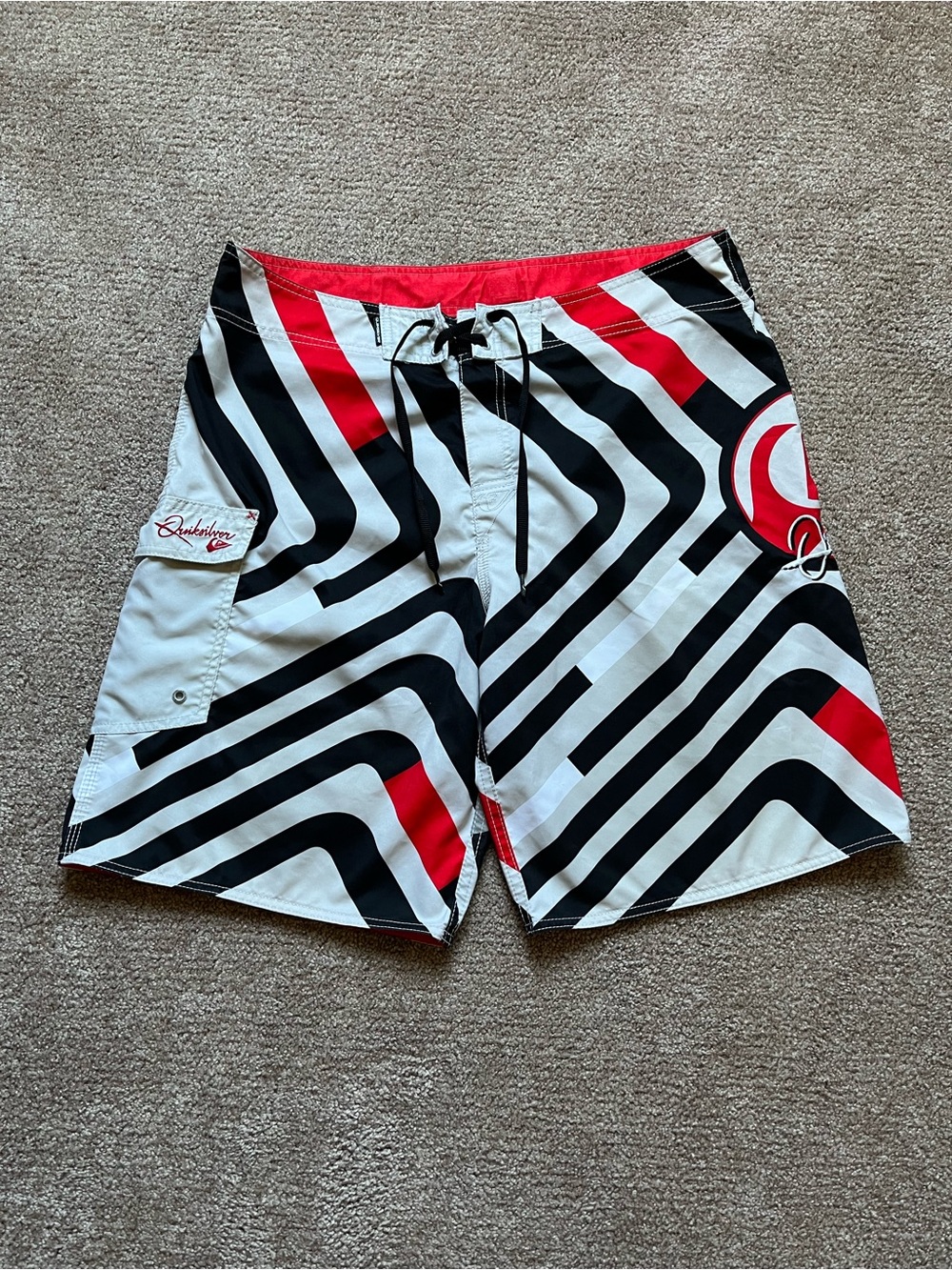 VTG 00’s / Y2K Quiksilver Geometric Print Mens Boardshorts